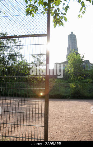 Bolzplatz am Bismarckdenkmal Foto Stock