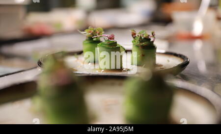 (191113) --NEW YORK, nov. 13, 2019 (Xinhua) -- Foto scattata il 9 novembre 10, 2019 mostra uno dei piatti serviti in un banchetto speciale chiamato 'Nixon in Cina " a Junzi cucina, in New York, Stati Uniti. Cucina Junzi, un fast-informale ristorante cinese catena fondato e gestito da millennial, ha implementato un menu speciale intitolato "Nixon in Cina " in New York. L'uscita del ristorante intorno a Bryant Park a Manhattan, New York City, incuriosito diners con il menu ispirato la Cina del banchetto di benvenuto per gli ex Stati Uniti Il presidente Richard Nixon nel 1972 e una conversazione interattiva sulla storia dietro t Foto Stock