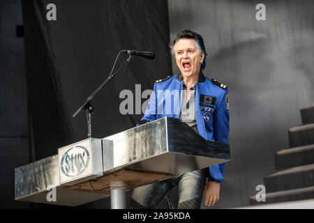 Solvesborg, Svezia. 08th, Giugno 2019. La American rock band Styx esegue un concerto dal vivo durante la Presidenza svedese music festival Sweden Rock Festival 2019. Qui il cantante e musicista Lawrence Gowan è visto dal vivo sul palco. (Photo credit: Gonzales foto - Terje Dokken). Foto Stock