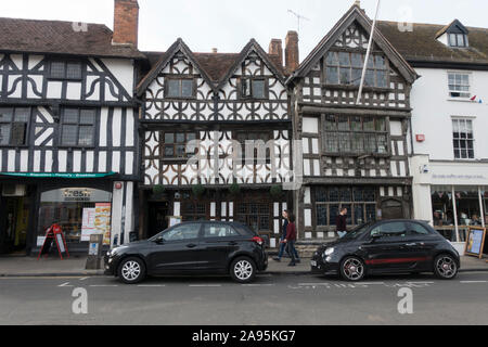 Garrick Inn e Harvard House sono a struttura mista in legno e muratura edifici risalenti al Quattrocento in High Street, Stratford-upon-Avon, Warwickshire, Regno Unito Foto Stock