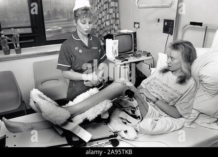 Patient & infermiera, City Hospital, Nottingham Regno Unito 1991 Foto Stock