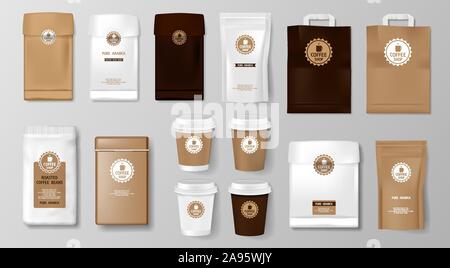 Set di realistico confezionamento del caffè Mockup per coffee shop, caffetteria e ristorante. Corporate identity pacchetto di cibo. Bevanda calda tazze e nella casella vettore isolato Illustrazione Vettoriale