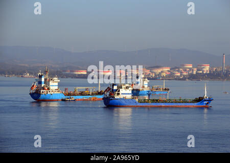 Il 'SYMI', 'PAXOI' & 'IOSI' olio e gasiere Anchoured al di fuori del porto di Baia di Gibilterra, Europa UE. Foto Stock