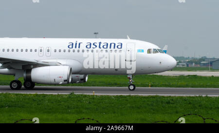 Air Astana Airbus A320 tassare Foto Stock