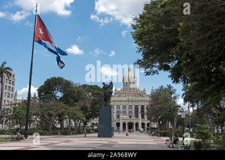 Il granito nero del monumento equestre di Jose Marti sul suo cavallo in Plaza 13 de marzo a l'Avana a Cuba. José Martí fu un poeta e giornalista. Ha trascorso Foto Stock