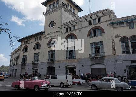 Principali terminal per navi da crociera - Terminale Sierra Maestra di San Francisco in Plaza de San Francisco nel vecchio quartiere di L'Avana a Cuba. Foto Stock