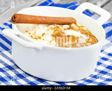 Dolci budino di riso con cannella Foto Stock