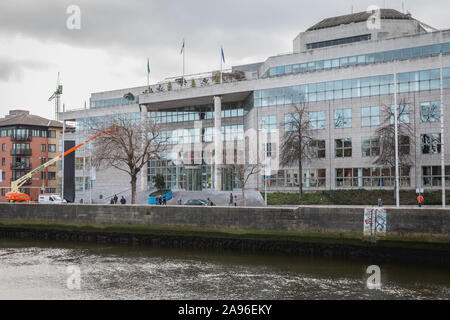 Dublino, Irlanda - 16 Febbraio 2019: dettagli architettonici del consiglio municipale di Dublino edificio nel centro della città in un giorno di inverno Foto Stock