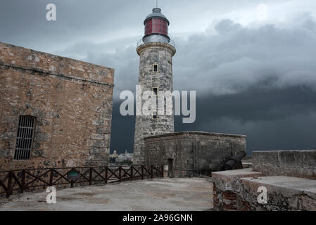 Castillo De Los Tres Reyes del Morroa (Castello dei tre Re di Morroa) con un faro nella baia di l'Avana, Cuba. La fortezza è stata costruita Foto Stock