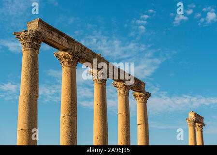 La parte sud del Cardo Maximus street, Jerash, Giordania Foto Stock