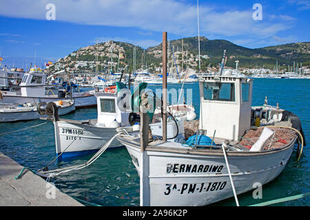 Peschereccio nel porto di Port d'Andtratx, Andratx, Maiorca, isole Baleari, Spagna Foto Stock