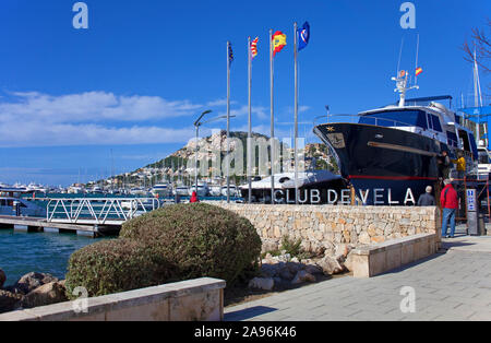 Club de Vela, Yacht club presso il porto di Port d'Andtratx, Andratx, Maiorca, isole Baleari, Spagna Foto Stock