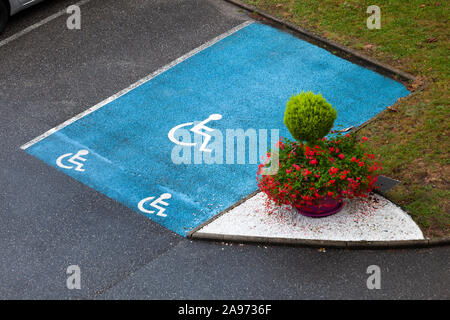 Parcheggio per disabili in Francia Foto Stock