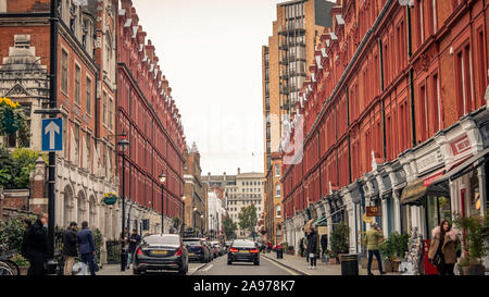 Chiltern Street nel quartiere di Marylebone di West London- un premio di shopping con lussuosi negozi e luoghi della vita notturna Foto Stock