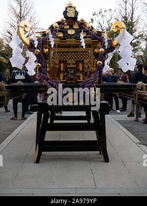 Golden Dragon Dance (Kinryu No Mai), Asakusa, Tokyo Foto Stock