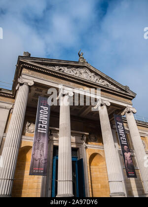 Ashmolean Museum, entrata principale, Oxford, Oxfordshire, England, Regno Unito, GB. Foto Stock