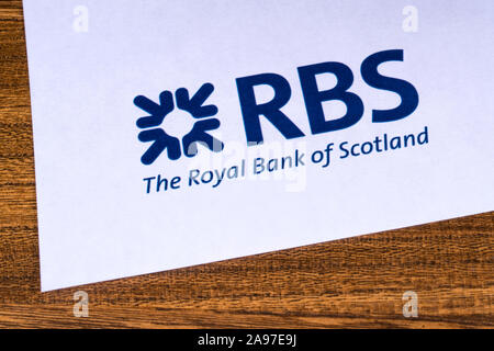 London, Regno Unito - 12 Marzo 2019: Il logo per la Royal Bank of Scotland, raffigurato nell'angolo di un opuscolo informativo. Foto Stock