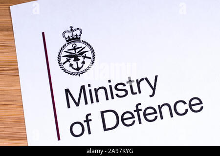 London, Regno Unito - 12 Marzo 2019: il Logo del Ministero della Difesa del Regno Unito, raffigurato su un pezzo di carta o di foglio illustrativo. Foto Stock