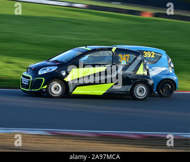 Jeff Clark, Mark Clynes, Citroen C1, Distrogo Citroen C1 Challenge, evento BARC, nella gara notturna incontro, MSV, Brands Hatch, Inghilterra, BARC, circui Foto Stock