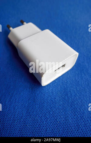 Generico bianco europeo di 2 pin USB caricabatteria Foto Stock