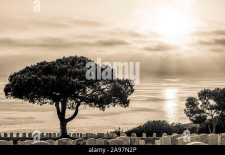 Vista costiera da Fort Rosecrans Cimitero Nazionale. San Diego, California, Stati Uniti d'America. Presentati in bicromia. Foto Stock