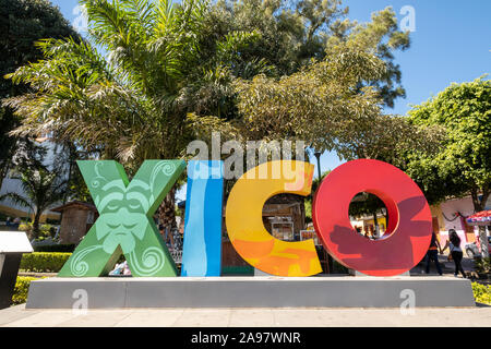 Lettere decorative compitare il nome della città in Xico Park in Xico, Veracruz, Messico. Foto Stock