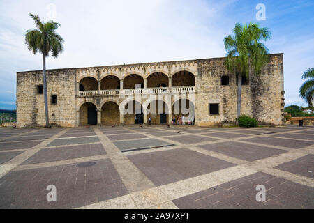 SANTO DOMINGO, REPUBBLICA DOMINICANA - 26 giugno 2019: Alcazar de Colon (Alcazar di Colombo) a Plaza de Espana in zona coloniale della città Foto Stock