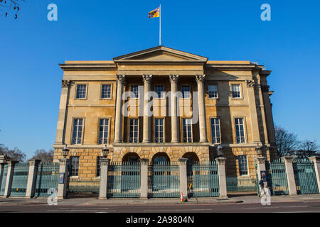 London, Regno Unito - 26 Febbraio 2019: una vista dell'esterno georgiana di Apsley House - la casa del primo duca di Wellington, situato su Hyde Park Corner Foto Stock