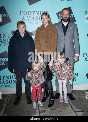 Londra, Inghilterra - NOV 12: Jade Parfitt, Jack Dyson e gli ospiti possono partecipare alla festa di apertura del pattino a Somerset House nel novembre del 12,2019 a Londra, Engla Foto Stock