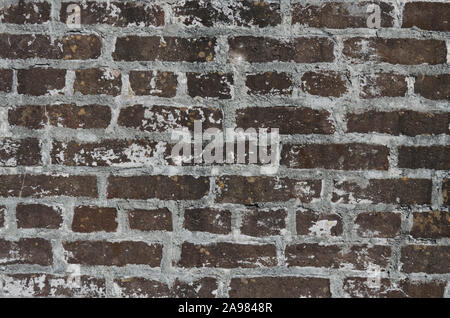 Muro di mattoni, eccellente rustico sfondo astratto o uno sfondo Colori e dettagli in questa splendida annata muro di mattoni, costruito anni fa. È incrinata e invecchiato Foto Stock