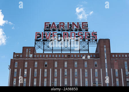 Farine di Cinque Rose segno, Lachine Canal, Griffintown, Montreal, Quebec, Canada Foto Stock