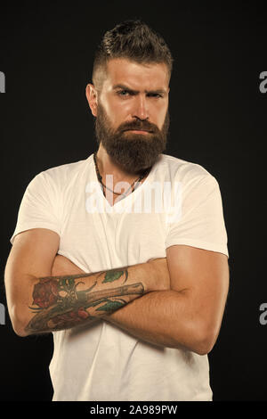 Uomo bello hipster elegante barba e baffi. Barbiere suggerimenti mantenere la barba. Styling e rifinire barba care. La bellezza e la mascolinità. Barbuto fiducioso hipster. Barba moda e barbiere concetto. Foto Stock