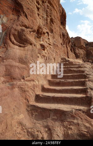 Urna tomba (Qabr Al Jarrah), tombe reali, il punto di vista del Tesoro Trail, Petra Wadi Musa, Ma'an Governatorato, Giordania, Medio Oriente Foto Stock