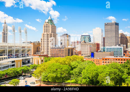 Cleveland, Ohio, Stati Uniti d'America downtown skyline della città nelle ore diurne. Foto Stock