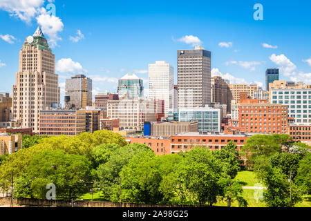 Cleveland, Ohio, Stati Uniti d'America downtown skyline della città nelle ore diurne. Foto Stock