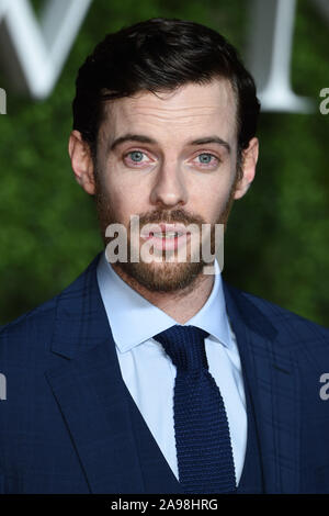 Londra, Regno Unito. 13 novembre 2019: Harry Treadaway arrivando per 'corona' serie 3 premiere al Curzon Mayfair, Londra. Immagine: Steve Vas/Featureflash Credito: Paul Smith/Alamy Live News Foto Stock