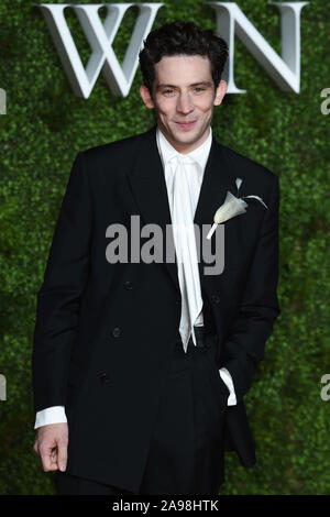 Londra, Regno Unito. 13 novembre 2019: Josh O'Connor arrivando per 'corona' serie 3 premiere al Curzon Mayfair, Londra. Immagine: Steve Vas/Featureflash Credito: Paul Smith/Alamy Live News Foto Stock