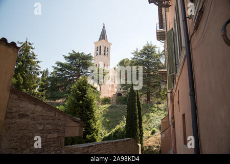 Cattedrale romanica di Santa Maria Assunta (Cattedrale dell Assunzione della Beata Vergine Maria) nel centro storico di Spoleto, umbria, Italia. Agosto Foto Stock