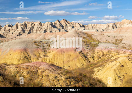 Tumuli giallo, giallo Mounds si affacciano, Parco nazionale Badlands, S. Dakota, Stati Uniti d'America, la caduta di Dominique Braud/Dembinsky Foto Assoc Foto Stock