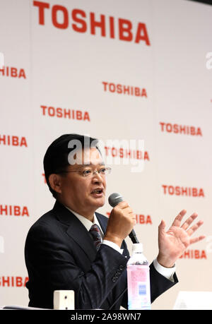 Tokyo, Giappone. Xiii Nov, 2019. Elettronica giapponese Toshiba gigante presidente Nobuaki Kurumatani annuncia i progressi della strategia aziendale della società "Toshiba piano successivo' presso il quartier generale di Toshiba a Tokyo il Mercoledì, Novembre 13, 2019. Toshiba sarà la privatizzazione delle tre società quotate controllate da TOB. Credito: Yoshio Tsunoda/AFLO/Alamy Live News Foto Stock