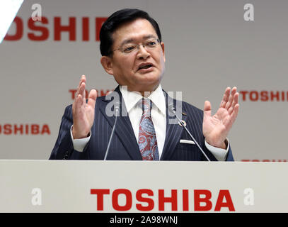 Tokyo, Giappone. Xiii Nov, 2019. Elettronica giapponese Toshiba gigante presidente Nobuaki Kurumatani annuncia i progressi della strategia aziendale della società "Toshiba piano successivo' presso il quartier generale di Toshiba a Tokyo il Mercoledì, Novembre 13, 2019. Toshiba sarà la privatizzazione delle tre società quotate controllate da TOB. Credito: Yoshio Tsunoda/AFLO/Alamy Live News Foto Stock