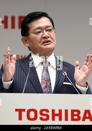 Tokyo, Giappone. Xiii Nov, 2019. Elettronica giapponese Toshiba gigante presidente Nobuaki Kurumatani annuncia i progressi della strategia aziendale della società "Toshiba piano successivo' presso il quartier generale di Toshiba a Tokyo il Mercoledì, Novembre 13, 2019. Toshiba sarà la privatizzazione delle tre società quotate controllate da TOB. Credito: Yoshio Tsunoda/AFLO/Alamy Live News Foto Stock