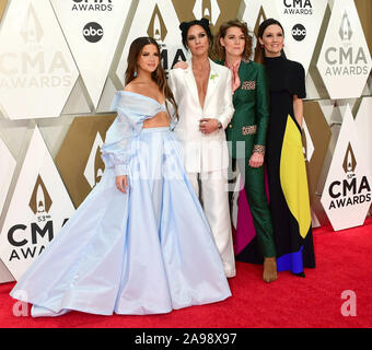 Nashville, Tennessee, Stati Uniti d'America. Xiii Nov, 2019. Maren Morris, Brandi Carlile, Natalie Hemby, Amanda Shires, il Highwomen. 53annuale di CMA Awards, Musica Country più grande notte, tenutosi a Music City Center. Photo credit: Laura Farr/AdMedia/MediaPunch Credito: MediaPunch Inc/Alamy Live News Foto Stock