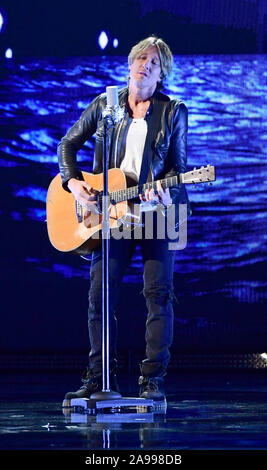 Nashville, Tennessee, Stati Uniti d'America. Xiii Nov, 2019. Keith Urban. 51St annuale di CMA Awards, Musica Country più grande notte, tenutosi a Bridgestone Arena. Photo credit: Laura Farr/AdMedia/ MediaPunch Credito: MediaPunch Inc/Alamy Live News Foto Stock