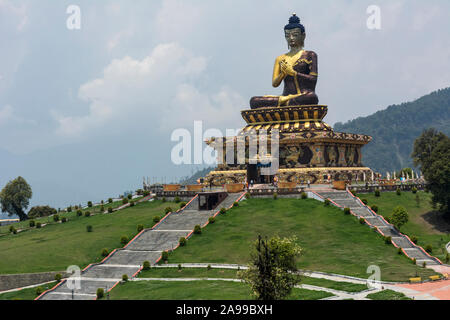 Buddha Park Ravangla situato sulla strada per il Monastero Ralang, Sud Il Sikkim, India Foto Stock