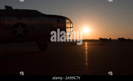 Una guerra mondiale II era PB4Y-2 Corsaro mosche nel 2015 bombardieri pesanti nel Weekend di Madison, Wisconsin. Foto Stock