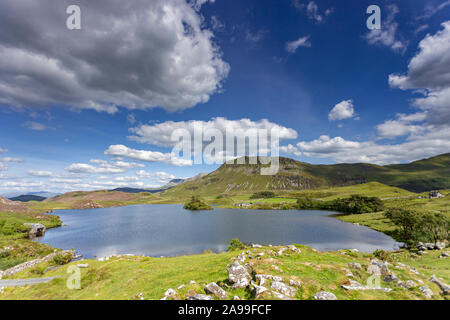 Cregennan laghi in una giornata di sole nel Parco Nazionale di Snowdonia, Galles Foto Stock