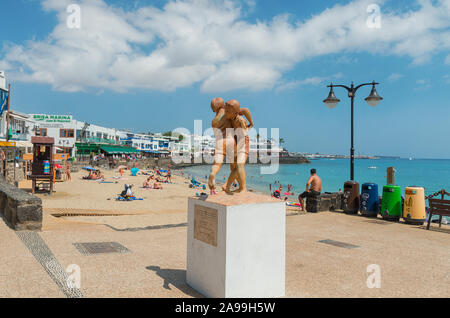 Lanzarote, Isole canarie, Spagna - 1 Settembre 2018.Vista di Playa Blanca Beach, il terzo più grande zona turistica dell'isola. Foto Stock