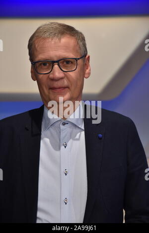 Colonia, Germania. Xiii Nov, 2019. Il presentatore Günther Jauch è una valutazione sull'ARD talk show ' Maischberger . La settimana ' Credito: Horst Galuschka/dpa/Horst Galuschka dpa/Alamy Live News Foto Stock