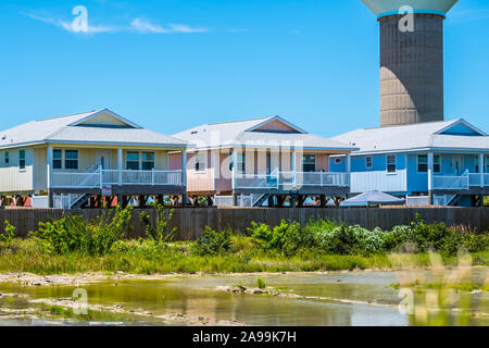 Padre Island NS, TX, Stati Uniti d'America - 20 Aprile 2019: un classico casuale e colorata bella casa Foto Stock